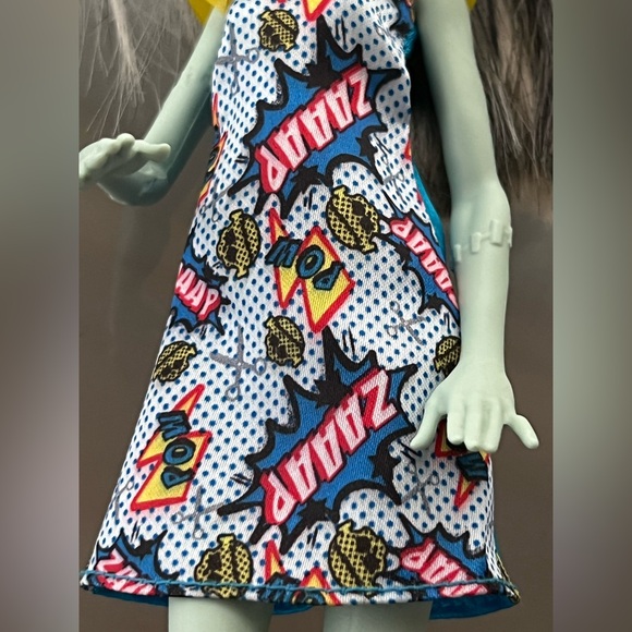 ⚡️2015 Frankie Stein from Monster High with Blue ZAAAP POW Dress & Yellow Shoes - Picture 14 of 17